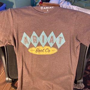 Small Ariat t-shirt brown